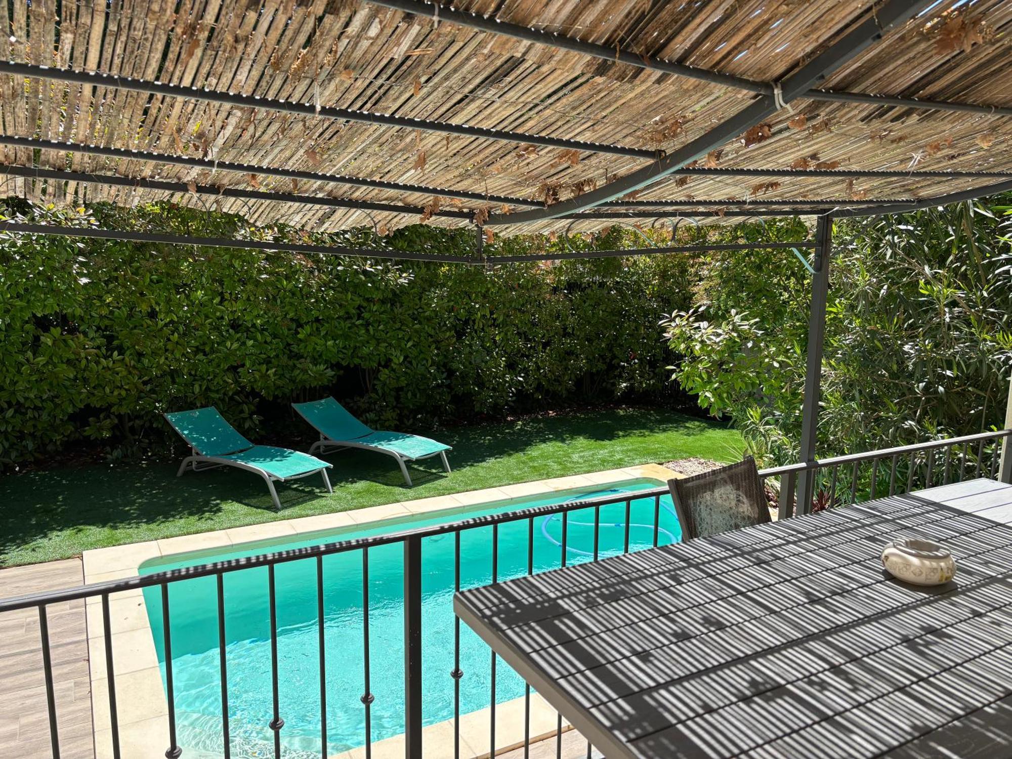 Les Jardins Du Castelas - Piscines, Jardins Et Spas Privatifs Uchaux Екстер'єр фото