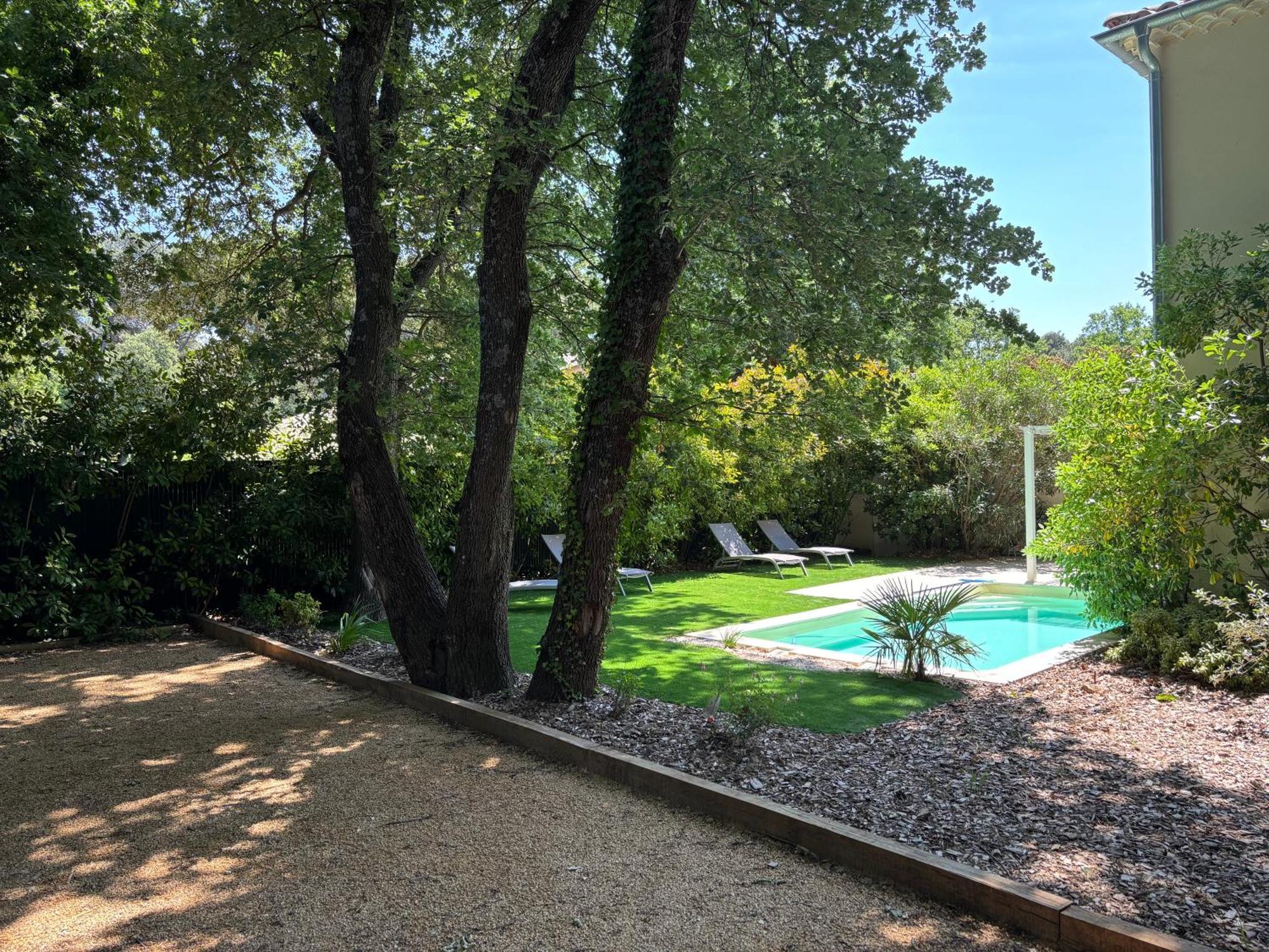 Les Jardins Du Castelas - Piscines, Jardins Et Spas Privatifs Uchaux Екстер'єр фото