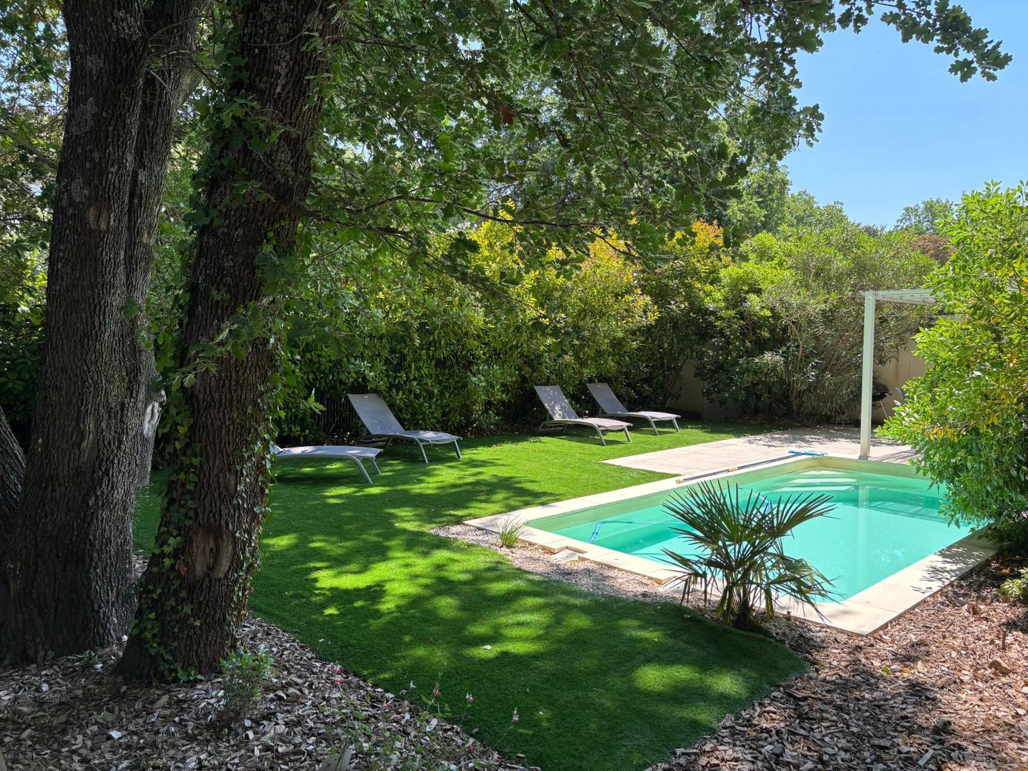 Les Jardins Du Castelas - Piscines, Jardins Et Spas Privatifs Uchaux Екстер'єр фото