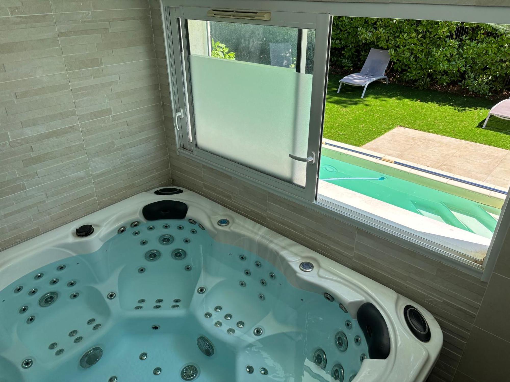 Les Jardins Du Castelas - Piscines, Jardins Et Spas Privatifs Uchaux Екстер'єр фото