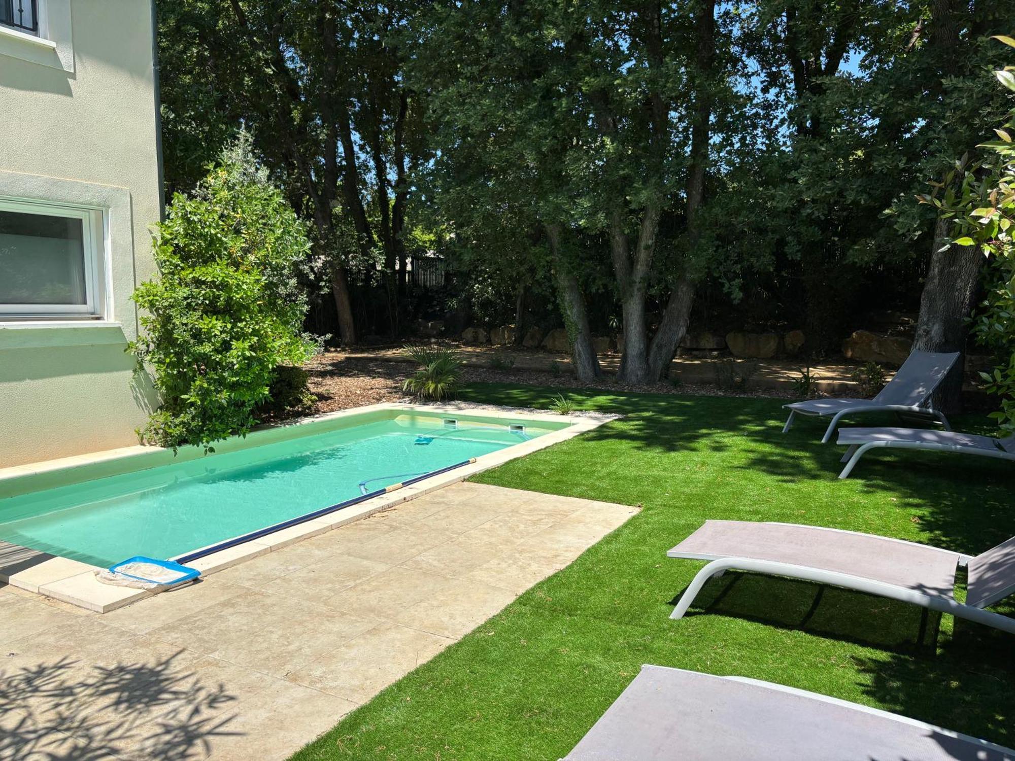 Les Jardins Du Castelas - Piscines, Jardins Et Spas Privatifs Uchaux Екстер'єр фото