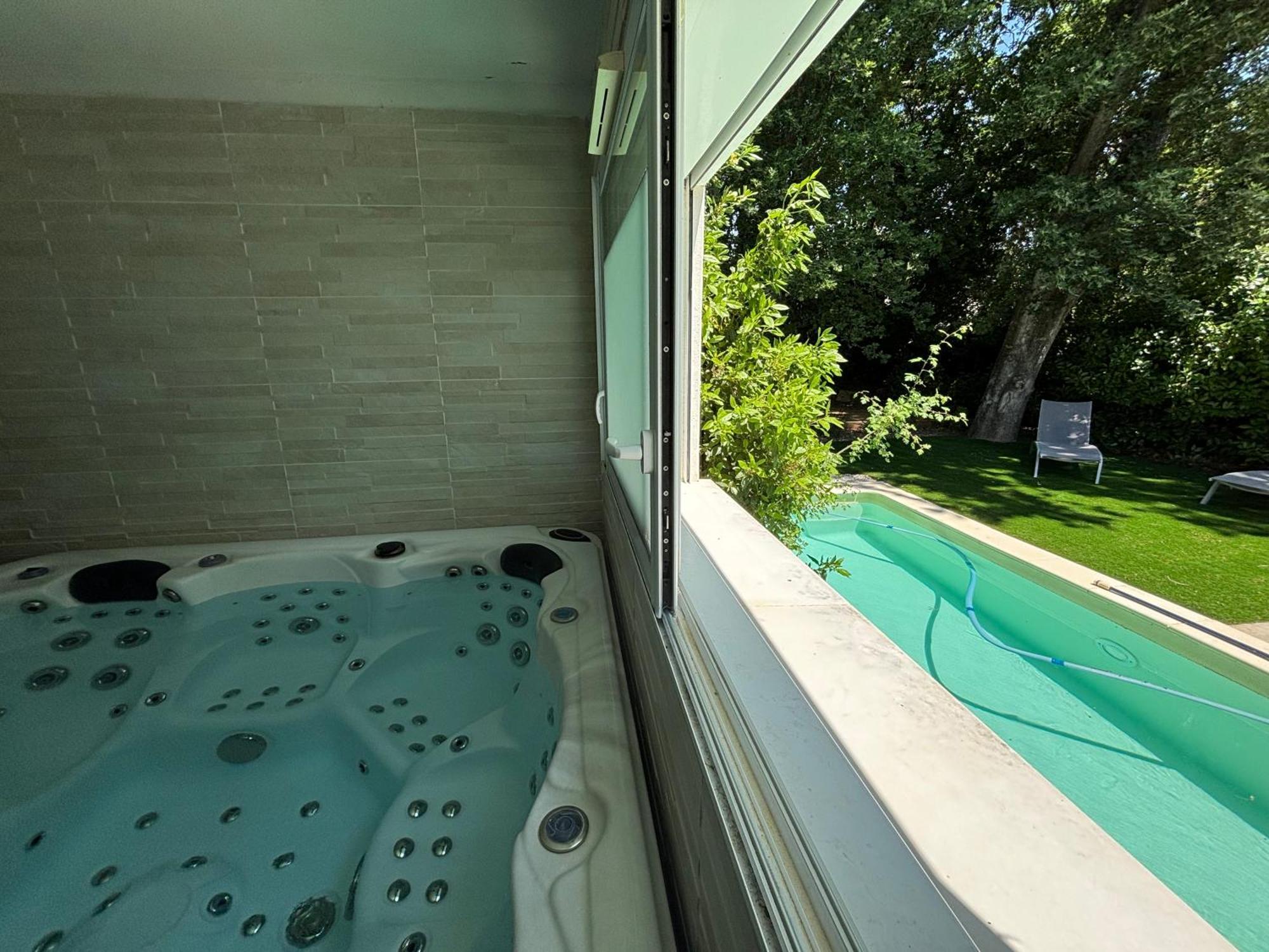 Les Jardins Du Castelas - Piscines, Jardins Et Spas Privatifs Uchaux Екстер'єр фото